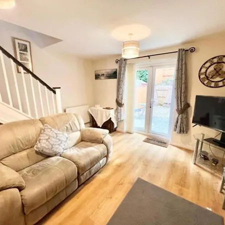 Quiet 2Bedroom Home-Garden-Parking-Family Friendly Swansea Exterior photo
